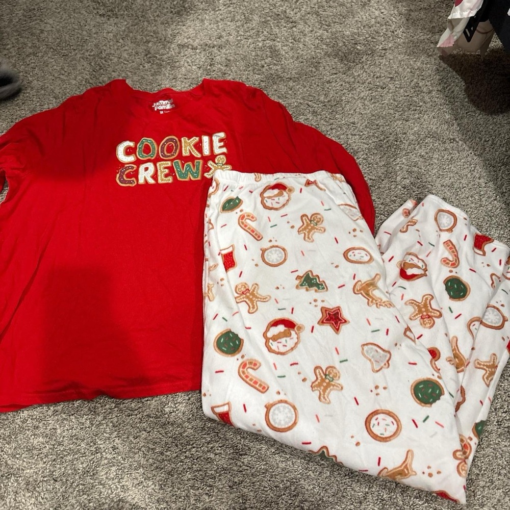 Kohl's Red and White Holiday Pajama Set Intimates & Sleepwear